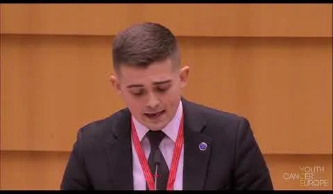 Cancer survivor receives standing ovation at the European Parliament